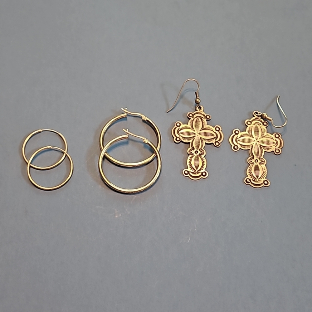 Three pairs silver earrings.
